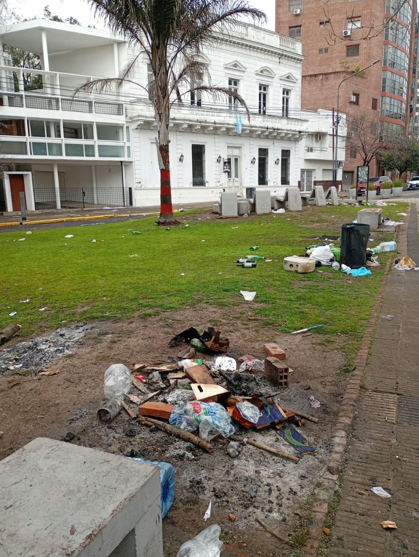As&iacute; qued&oacute; la plazoleta que est&aacute; frente a la Casa Curutchet
