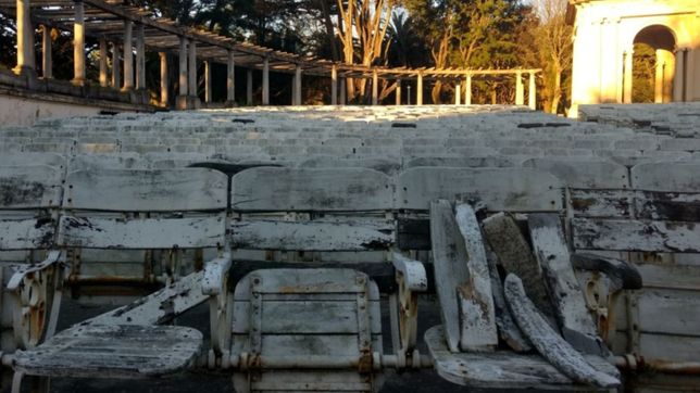 provincia dice que el teatro del lago le pertenece y pidio trabajar por su restauracion