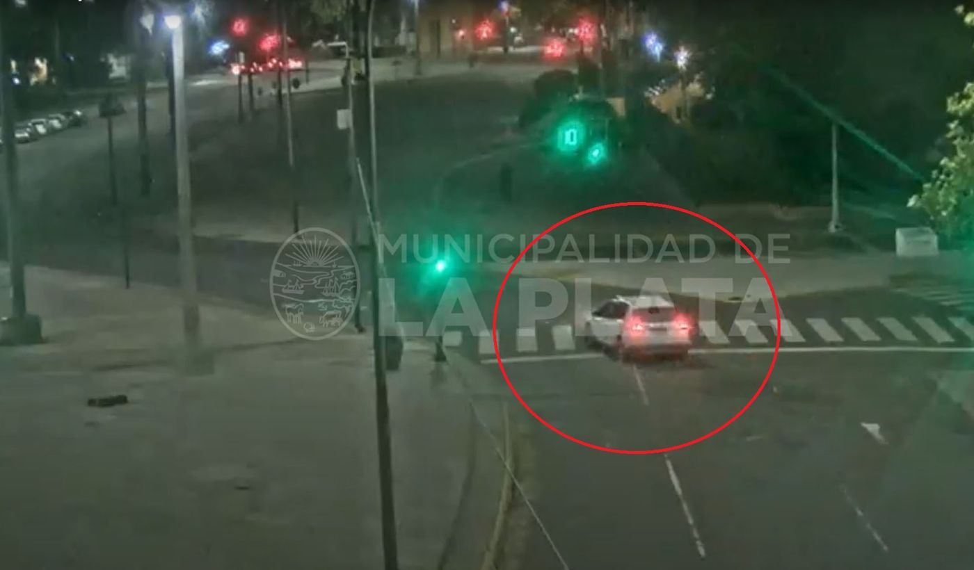 auto chocado en la Catedral 1.jpg