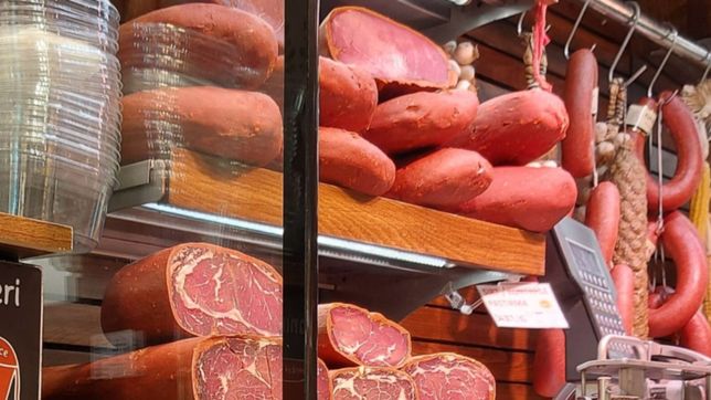 jamones, mortadela y salamines: el botin del robo a una fiambreria de la plata