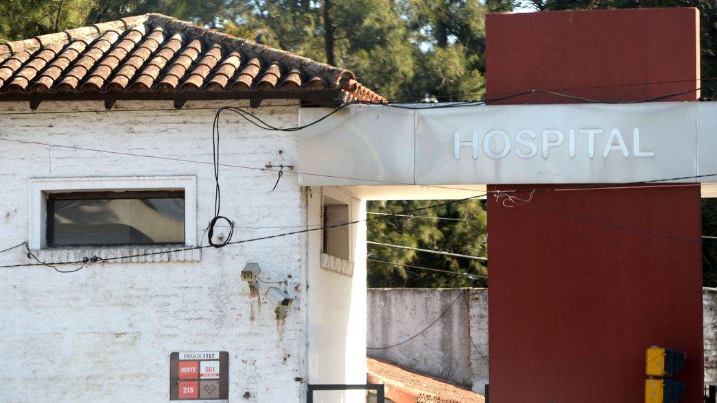 Una motociclista cayó al asfalto en Romero, sufrió múltiples heridas y está grave