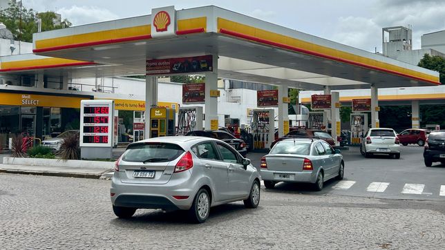 la nafta ya aumento en algunas estaciones de servicio de la plata
