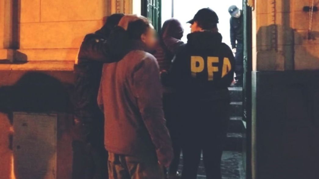 Detuvieron en La Plata a una pareja acusada de distribuir pornografía infantil