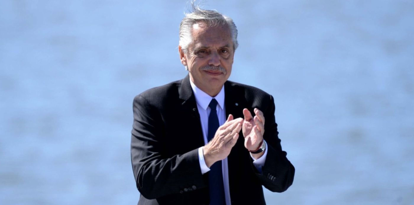 Alberto Fernández y Axel Kicillof en la licitación del Canal Magdalena