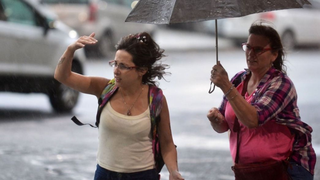 Alerta en La Plata por tormentas, caída de granizo y vientos