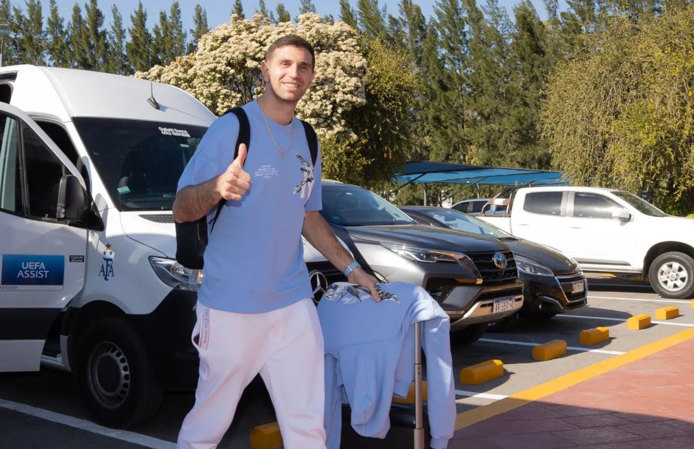 Dibu Martínez llegada Selección Argentina.jpg