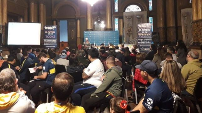 con el salon dorado lleno, se hizo el taller sobre futbol y diversidad en la municipalidad