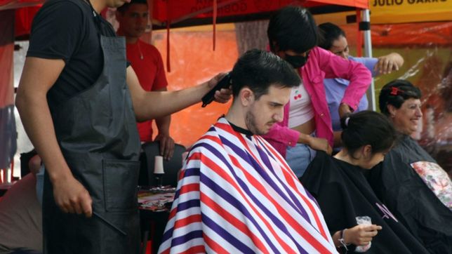 vacunacion, tramites y cortes de pelo gratuitos: barrio x barrio llega a los portenos