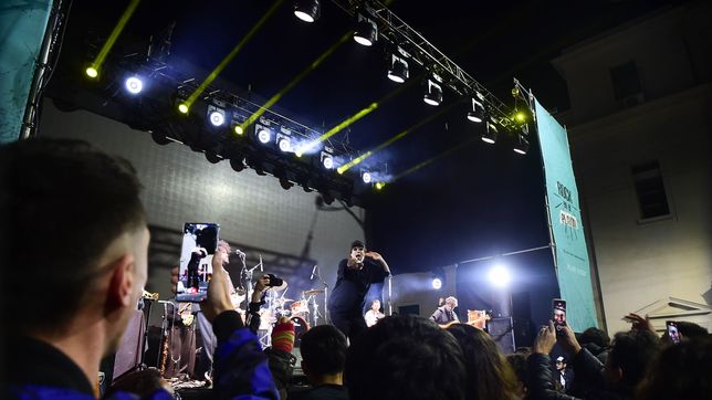 la plata vibro al ritmo del show gratuito de dante spinetta