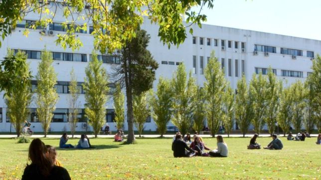 se excuso y no pidio disculpas la clase siguiente, la reaccion del profesor acusado de machista