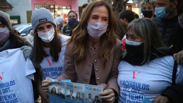 en city bell, tolosa paz estreno remeras con una de sus frases de campana