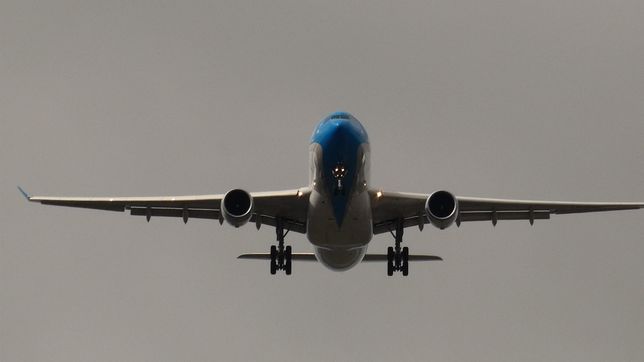 el testimonio de una pasajera de la plata desde el avion que tuvo que quemar combustible durante dos horas