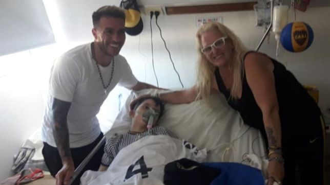 gesto que emociona: julio buffarini visito a un bosterito internado en la plata