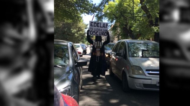 del lado oscuro: darth vader protesto frente a edelap por los reiterados cortes de luz