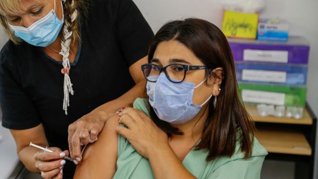 el 96% de los efectos adversos de las vacunas contra el covid fueron leves o moderados