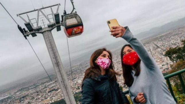 casi dos millones de turistas viajaron por el pais en semana santa respetando protocolos