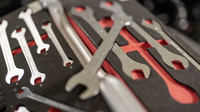 bronca e indignacion por un despiadado robo en un taller mecanico de la plata