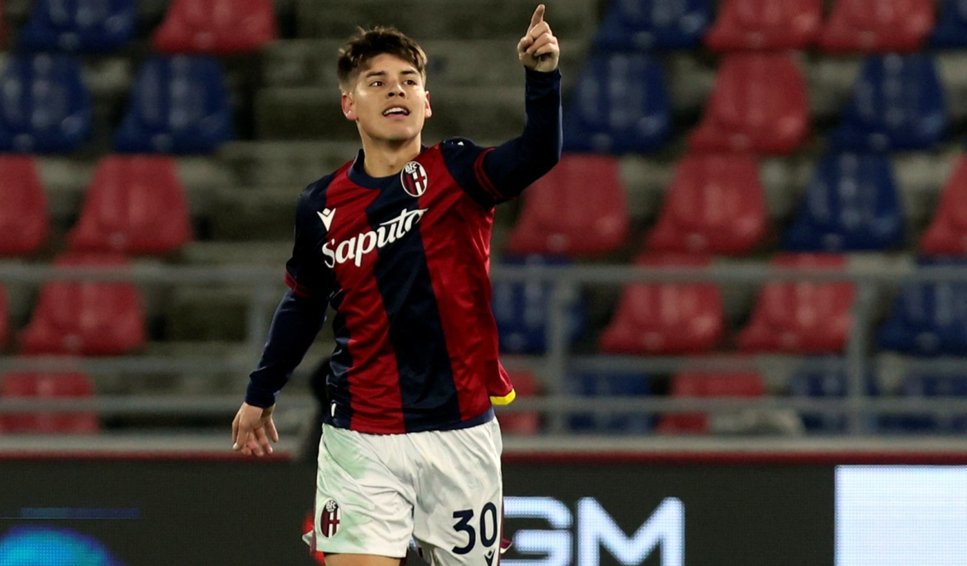 Benjamín Domínguez festejando uno de sus goles en Bologna.