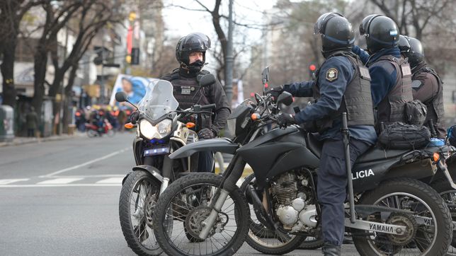 dos motochorros asaltaron a una mujer en la plata, los persiguieron y uno termino preso