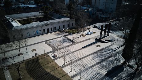 Un estudio realizado por fonoaudiólogos de La Plata detectó niveles de ruido extremos en Plaza Malvinas Un estudio realizado por fonoaudiólogos de La Plata detectó niveles de ruido extremos en Plaza Malvinas
