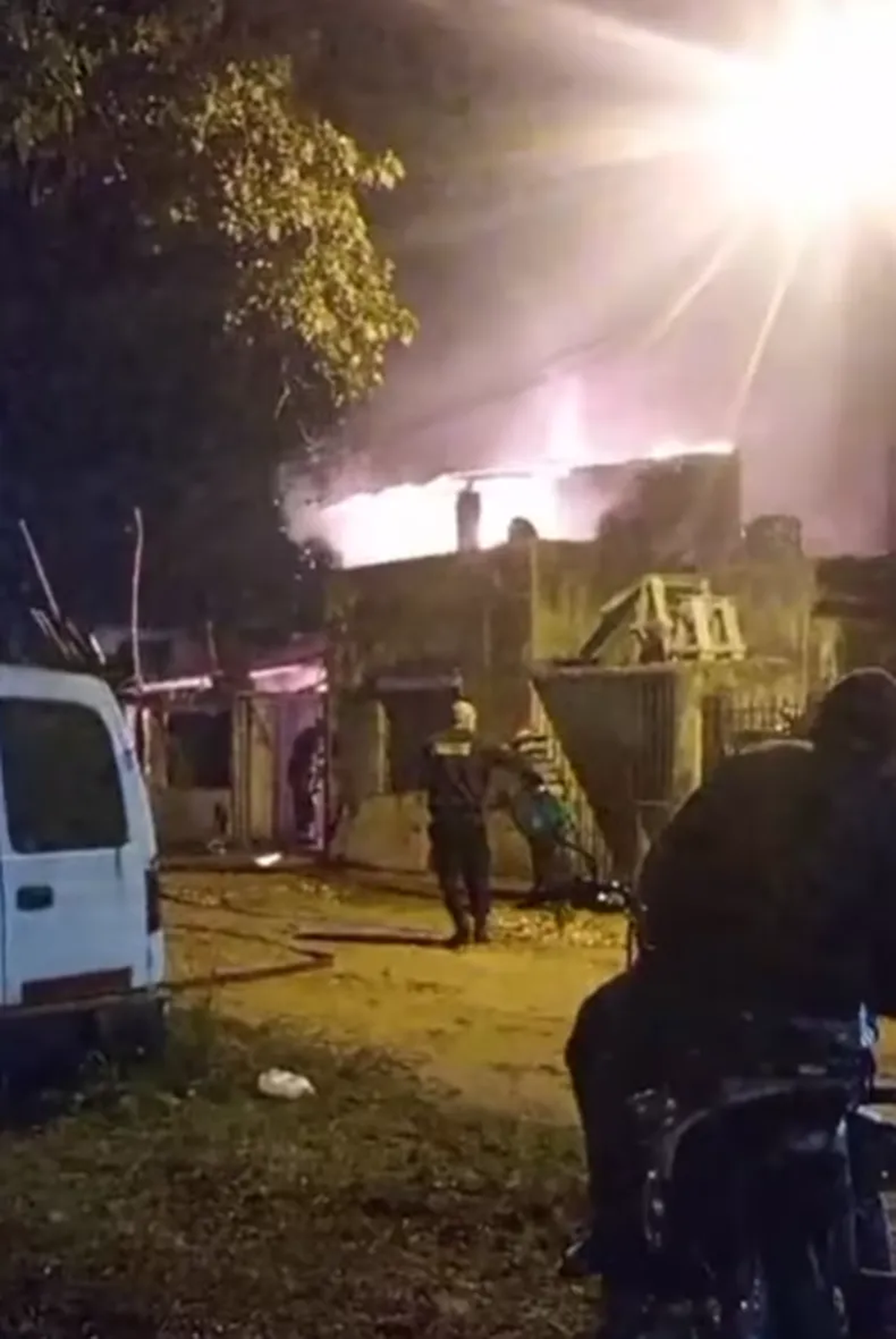 La casa del jubilado de Los Hornos qued&oacute; envuelta en llamas