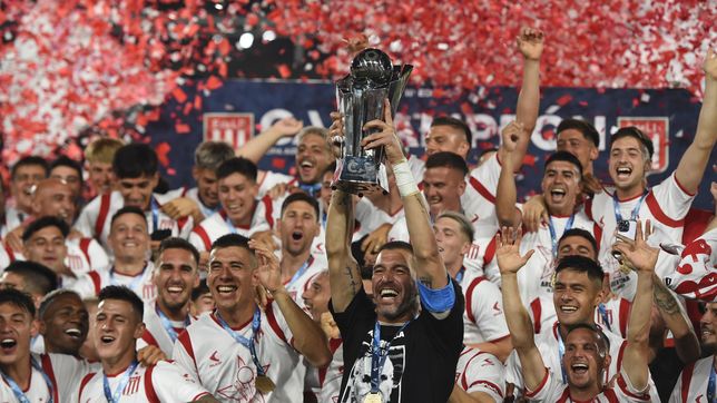 salio campeon en estudiantes, lo vendieron y volvio de visita a city bell