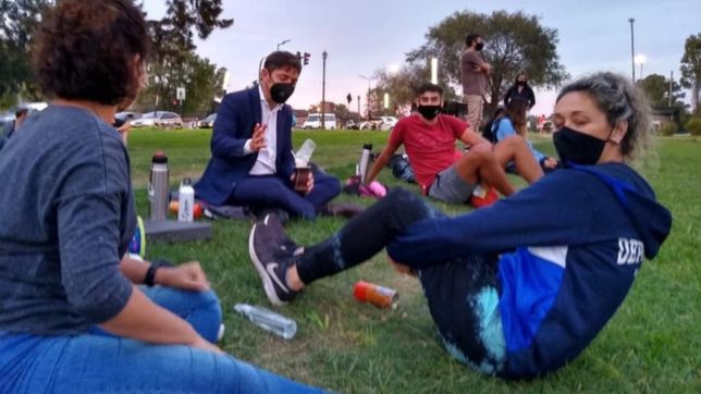 axel kicillof y victoria tolosa paz salen a matear con los vecinos de la plata