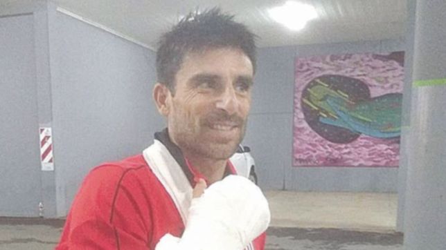 estudiantes: brana recibio nueve puntos en la mano por la brutal patada del jugador de patronato
