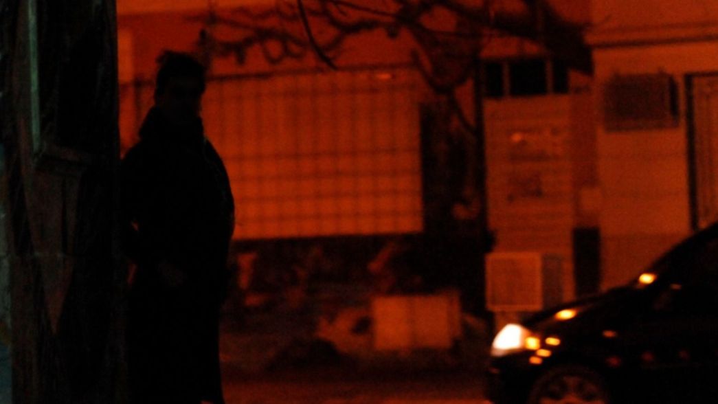 Atacó a golpes a una mujer trans en La Plata, dijo que se había confundido y terminó preso