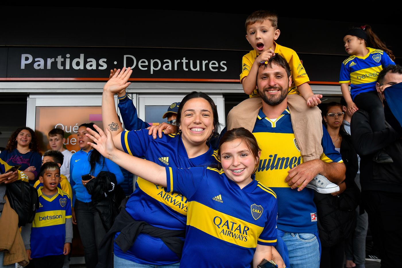 Una de cientos de familia que viajaron a Brasil a ver a Boca