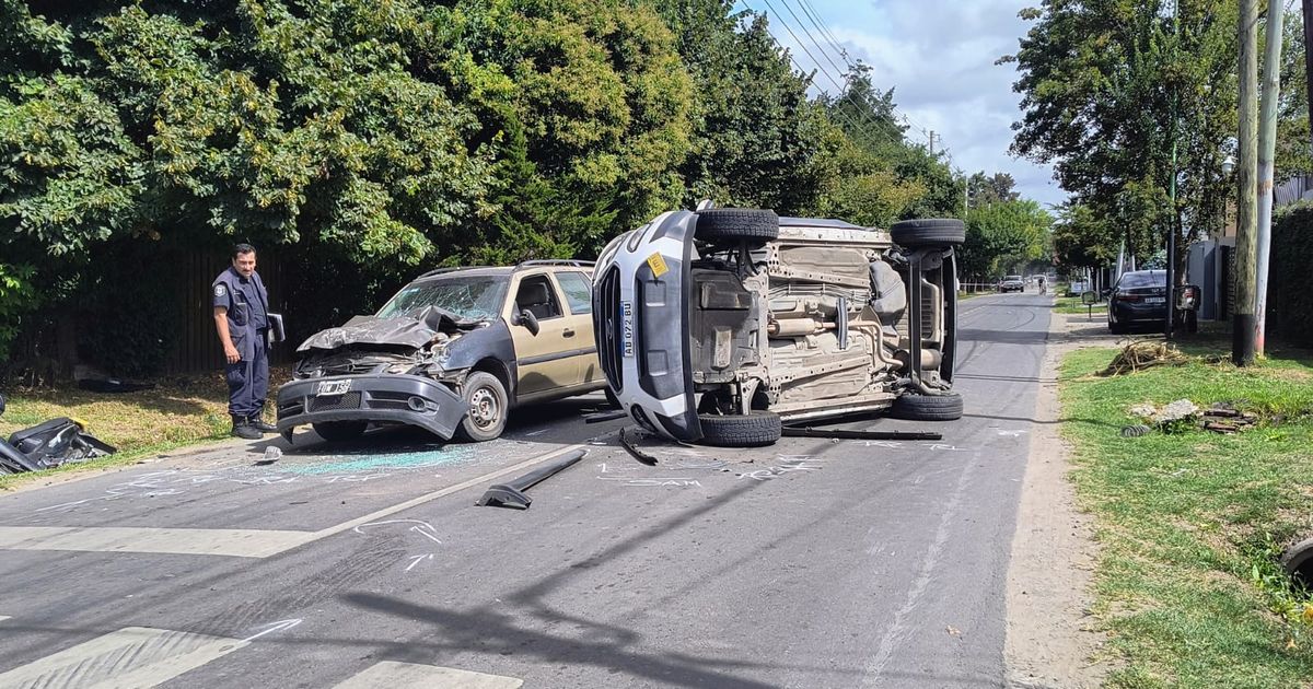 Choque múltiple, vuelco y tres heridos en La Plata