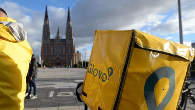 glovo se va del pais y 300 repartidores de la plata se quedan sin trabajo