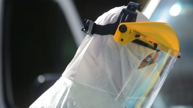 afirman que las mascaras protectoras no sirven para detener al coronavirus