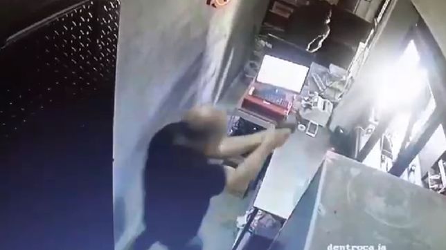 el video del momento en el que el comerciante de la plata mata a tiros al ladron de 16 anos