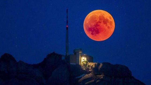 todo lo que hay que saber para ver el eclipse de la super luna roja en la plata