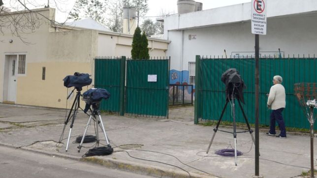 conmocion en otro jardin de la plata: acusan a una maestra de amordazar a los nenes