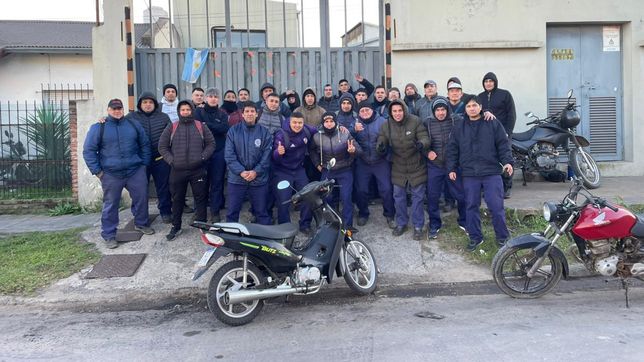 los familiares de los trabajadores de acerias berisso marcharon en medio de un futuro incierto
