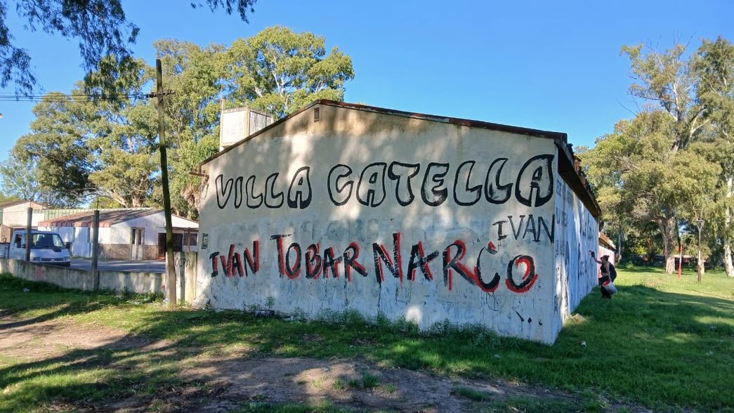 La guerra interna de la UOCRA llegó a las paredes y ya aparecieron pintadas contra Ivan Tobar
