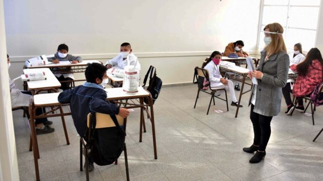 los docentes aceptaron la oferta de provincia: ¿como quedan los salarios?