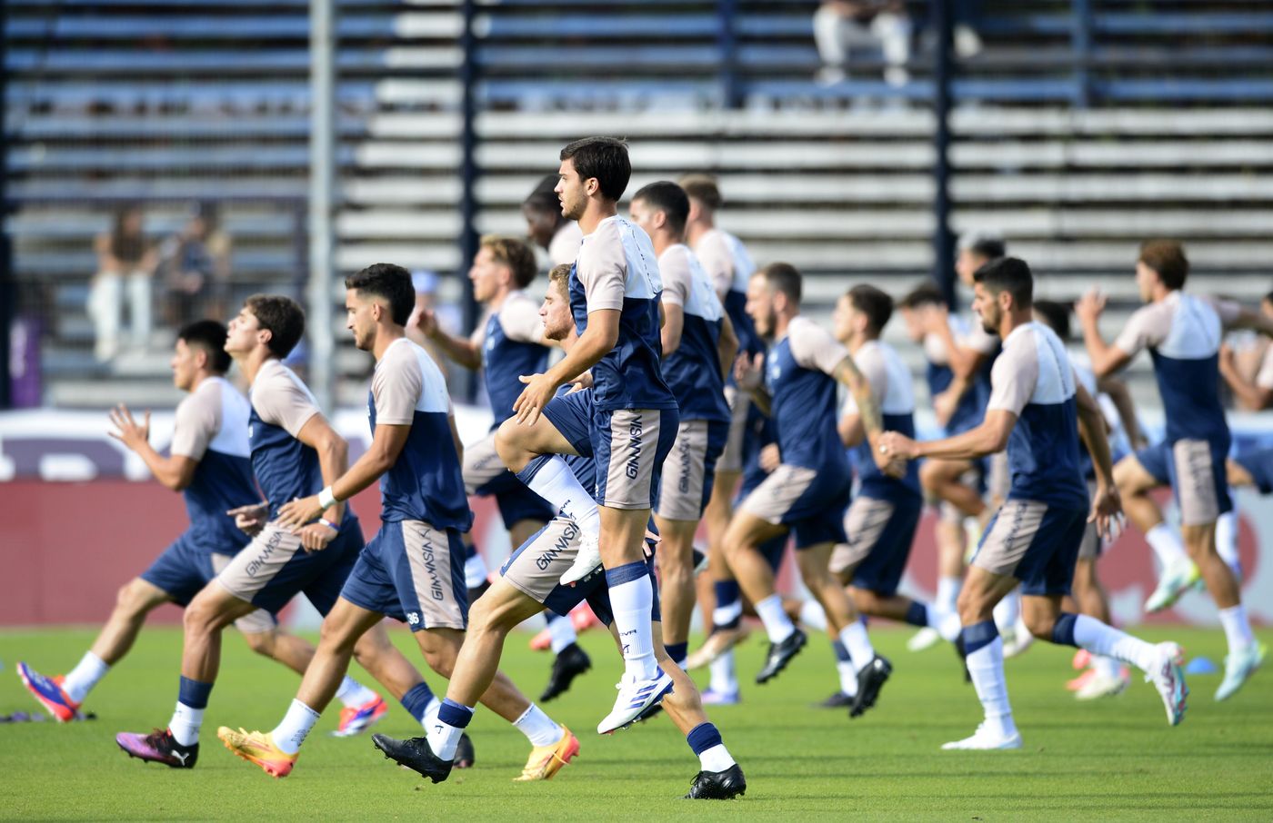 Gimnasia Platense entrada en calor Bosque Melluso.jpg