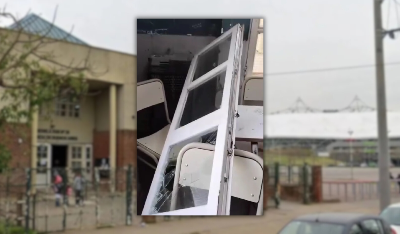 Escuela ventana caída.png