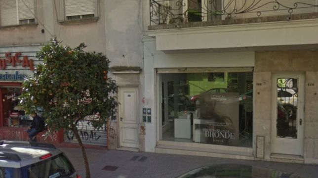 tijeras, afeitadoras y dinero: destrozaron una peluqueria de plaza italia y la desvalijaron