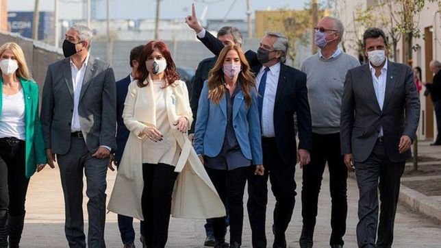 alberto fernandez entrego la vivienda 20 mil de su gestion: este ano y medio deje todo