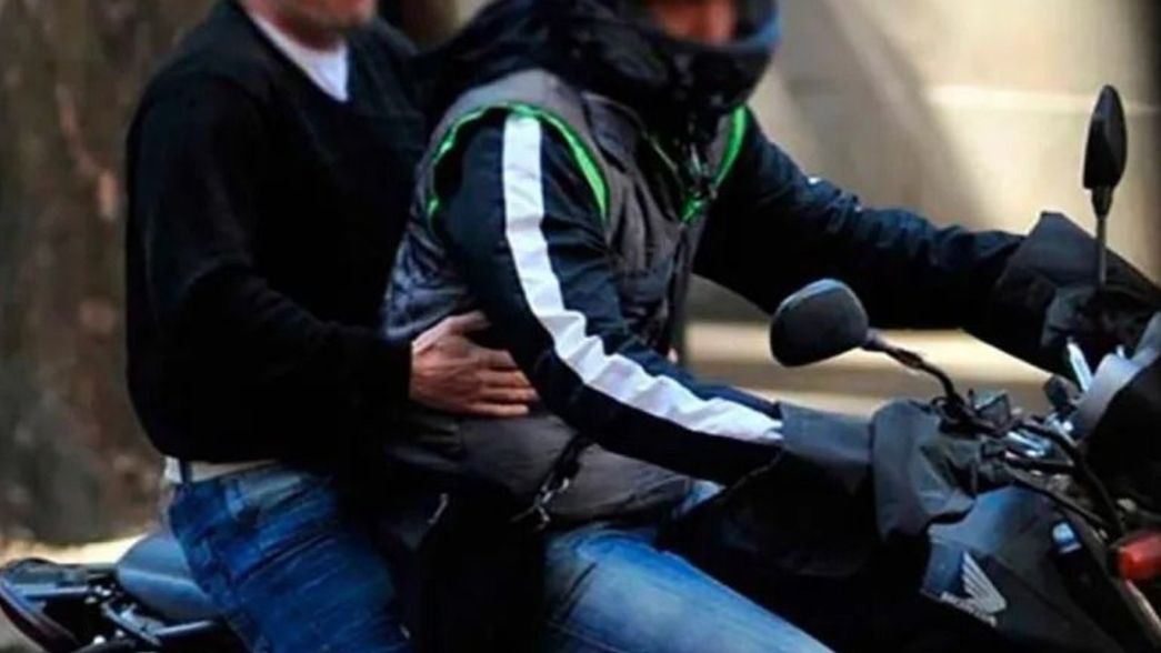 Motochorros balearon a un joven de 27 años en La Plata