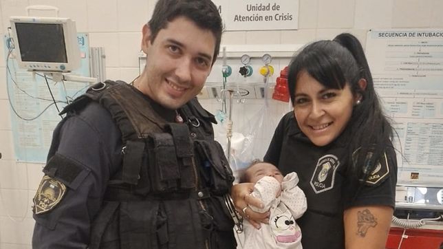 dos policias de la plata salvaron a una bebe de 2 meses haciendole rcp