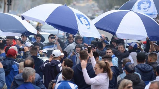 denunciaron a la 22 y otras barras por los disturbios en el velatorio de diego maradona