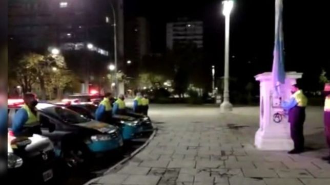 video:  asi izaron la bandera agentes de la guardia urbana de la plata por el 25 de mayo