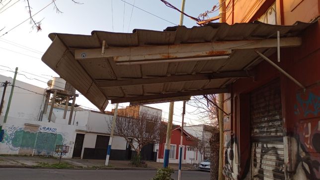 la historia de la canasteria que cerro hace 32 anos y ahora remata todo con una venta de garaje