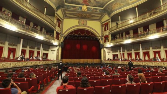 con aforo reducido y protocolos, reabre con publico el teatro coliseo podesta