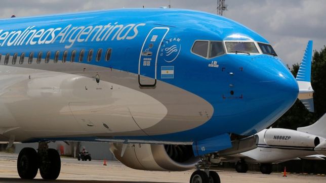 un rayo impacto en un avion de aerolineas argentinas cuando estaba a punto de despegar